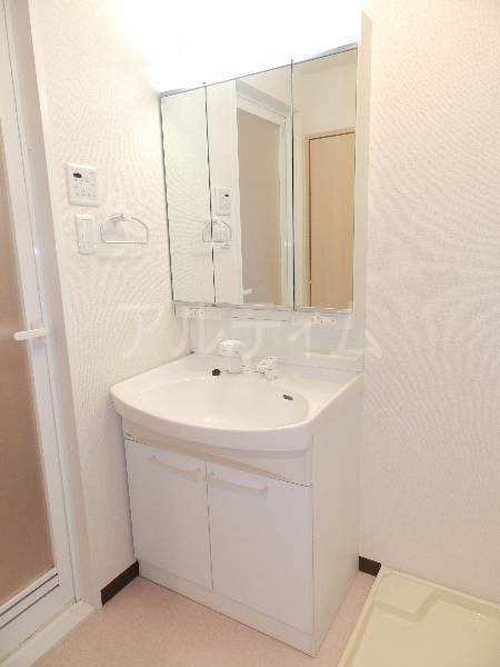 洗面設備　違うお部屋の写真です。ご参考までに