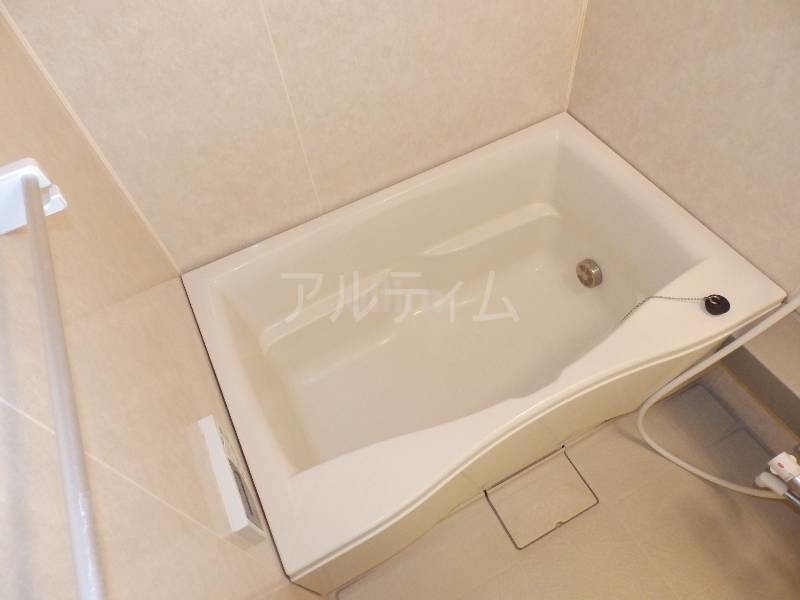 バス・シャワールーム　違うお部屋の写真です。ご参考までに