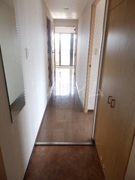 玄関　違うお部屋の写真です。ご参考までに