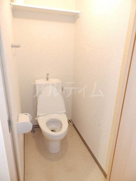 トイレ　違うお部屋の写真です。ご参考までに