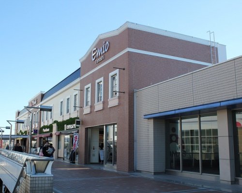 ショッピングセンター　Emio(エミオ)田無（ショッピングセンター）まで614m