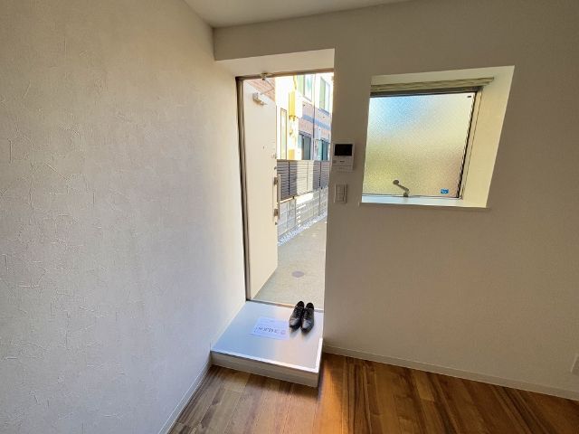 玄関　弊社は都内全域の物件をご紹介可能です！