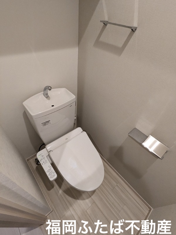 REGALEST FAM 千早のトイレ写真