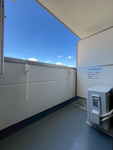 バルコニー　同物件、別号室の参考写真です。