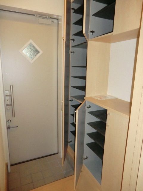 玄関　シューズボックス付