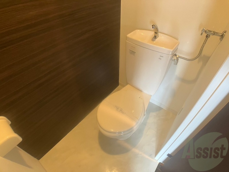 トイレ　こちらはトイレです。清潔感があり、安心して使用できます。