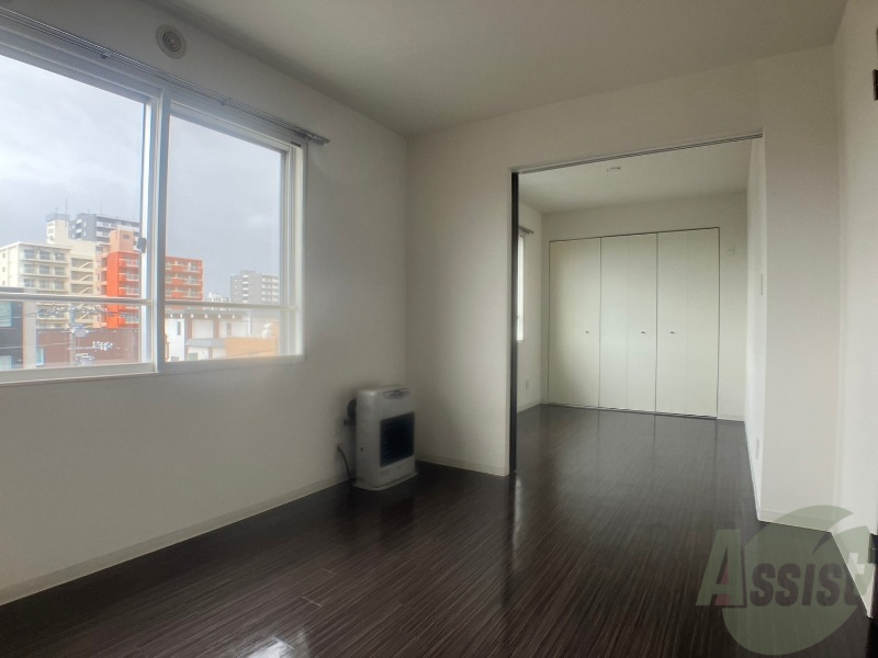 居室・リビング　広くてキレイなお部屋が広がっていて、充実した生活が送れそう。