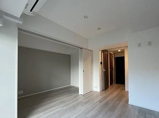 居室・リビング　写真は同タイプ住居、反転タイプです。