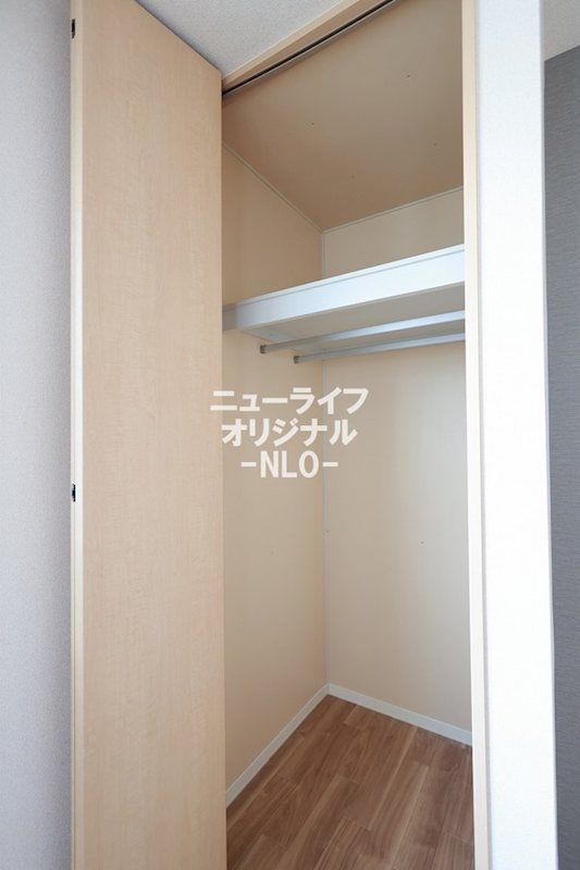 収納　仕切りがなく、丈の長いお洋服も収納できます♪