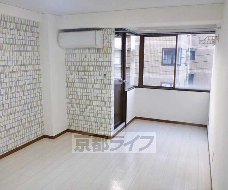 居室・リビング　広々したお部屋です。