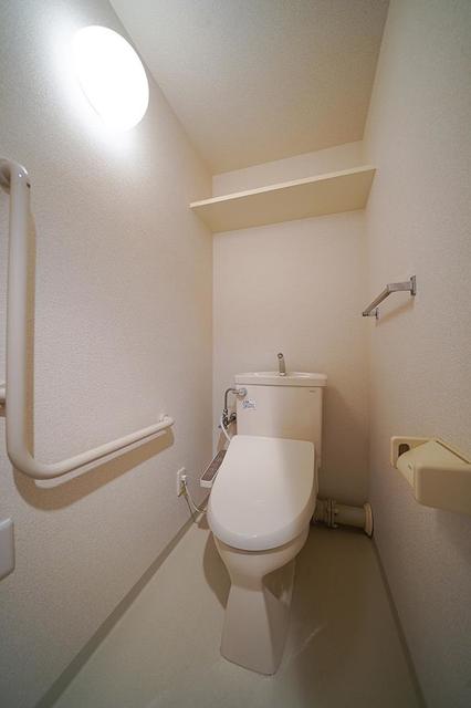 トイレ　※写真は同タイプ住戸です。