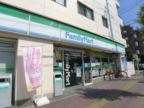 コンビニ　ファミリーマート 蕨南町一丁目店（コンビニ）まで421m