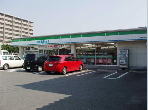 コンビニ　ファミリーマート博多吉塚7丁目店（コンビニ）まで375m