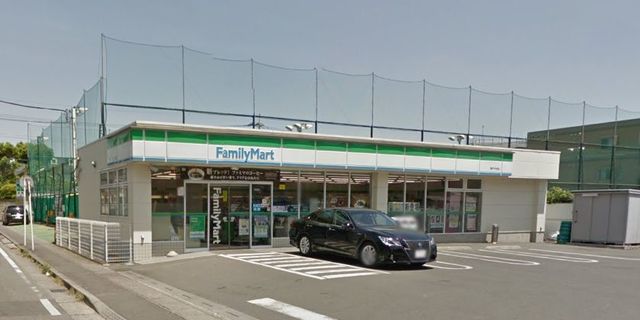 コンビニ　ファミリーマート登戸中央店（コンビニ）まで1090m