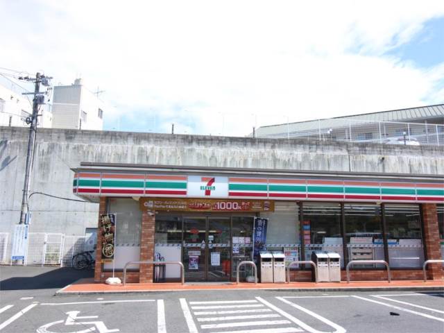 コンビニ　セブンイレブン 八幡浅川1丁目店（コンビニ）まで438m