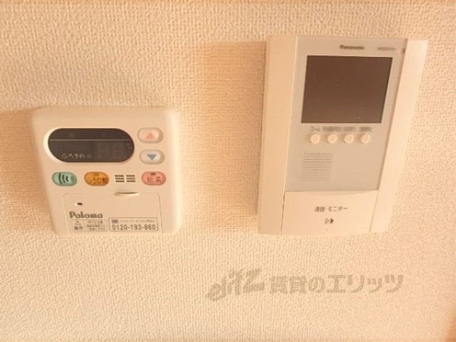 その他設備　右：インターホン左：追炊き機能