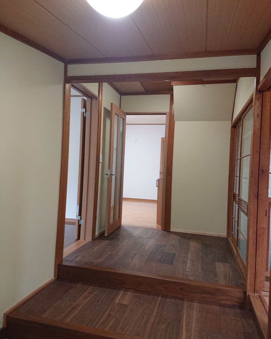 京田 借家の玄関写真