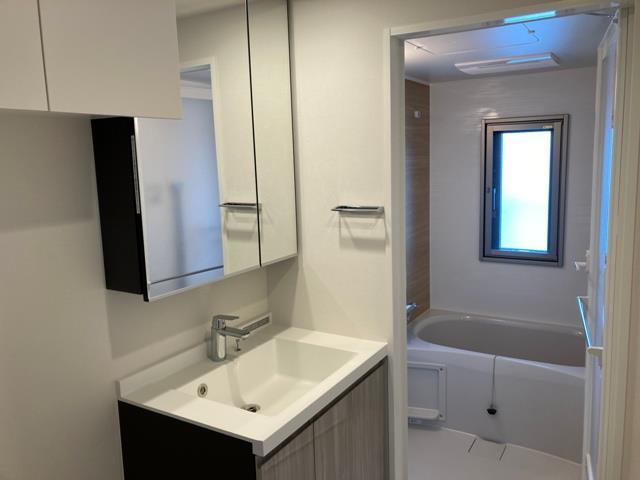 洗面設備　※写真は同タイプ住戸です。