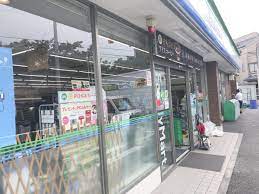 コンビニ　ファミリーマート（コンビニ）まで474m
