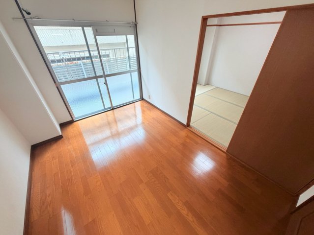 ふぁいん苦楽園の居間写真