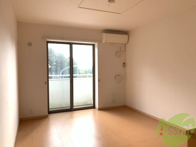 居室・リビング　明るい光が差し込む素敵なお部屋ですね～。
