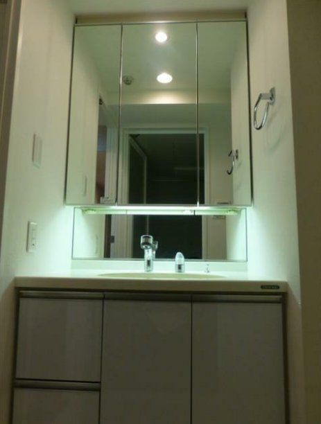 洗面設備　別部屋写真参照