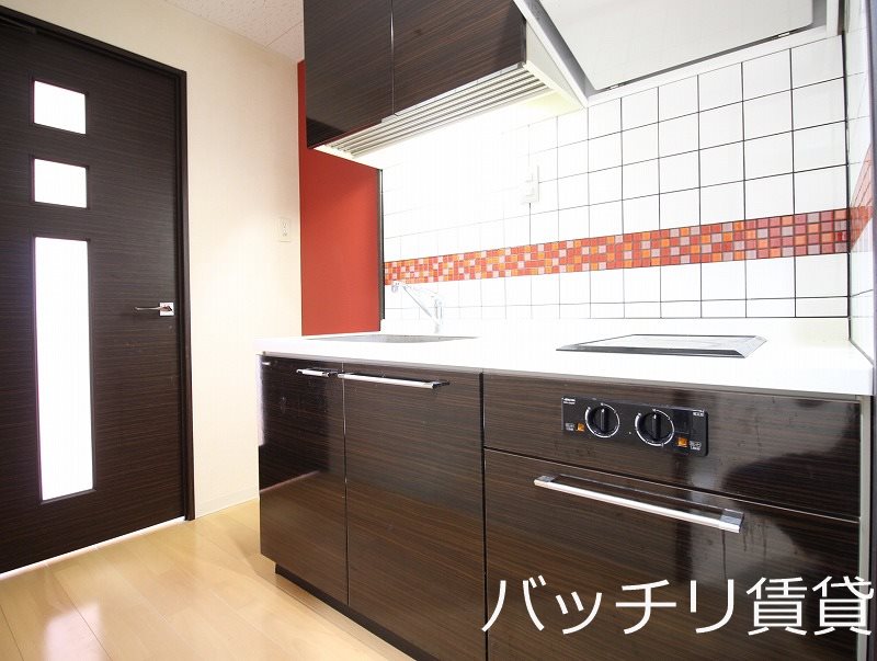 キッチン　別号室タイプの為、現状を優先致します。