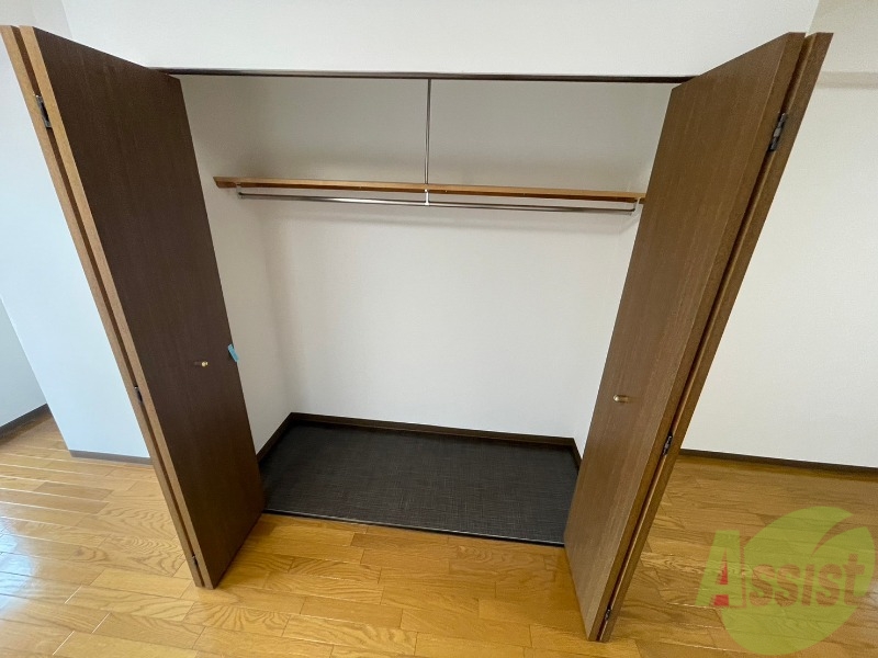 収納　クローゼットは奥行きもあり、荷物が多い方でも安心です。