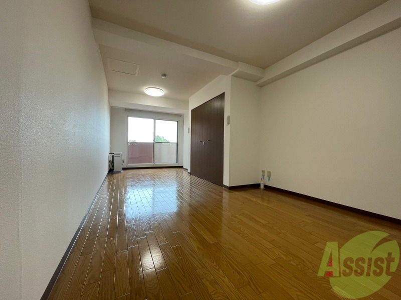 居室・リビング　広くてキレイなお部屋が広がっていて、充実した生活が送れそう。