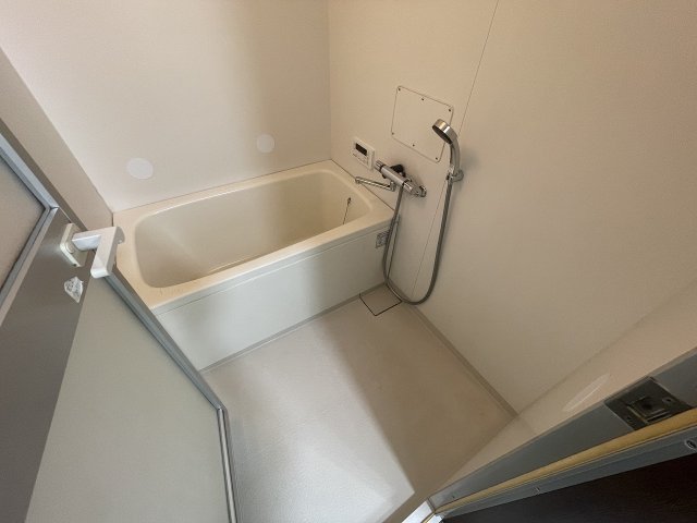 バス・シャワールーム　コンパクトで使いやすいお風呂です