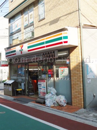 コンビニ　セブンイレブン　世田谷下高井戸店（コンビニ）まで733m