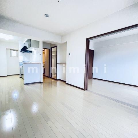 居室・リビング　※写真は別号室のものですので現状優先とさせていただきます