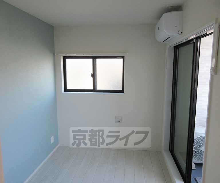 ムーンローズ椥辻の居間写真