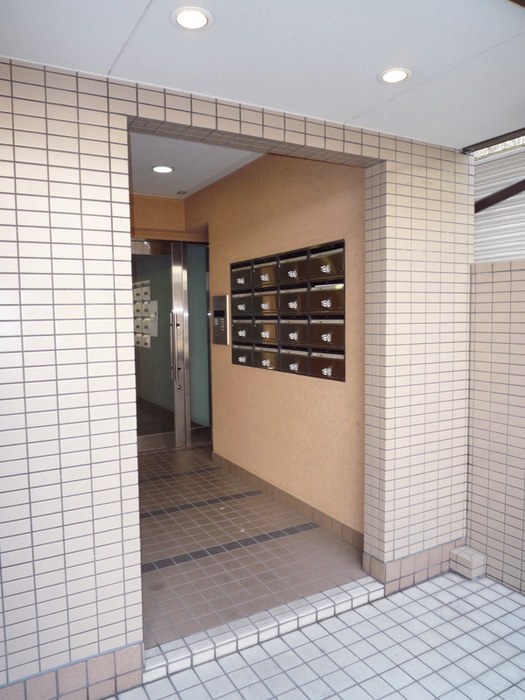 地下鉄烏丸線 今出川駅 徒歩22分 4階建 築28年の外観写真