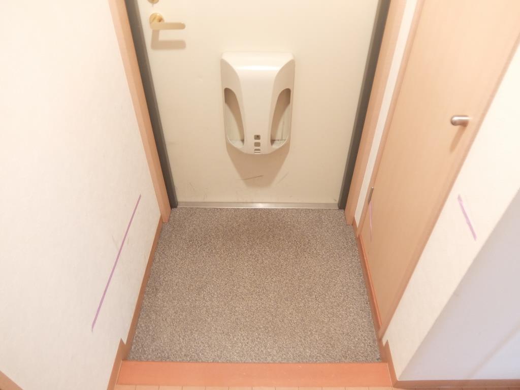 リファレンス中央町の玄関写真