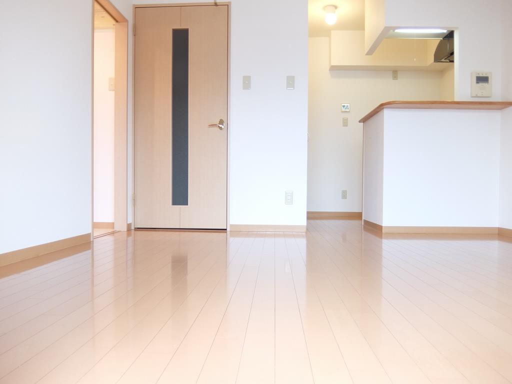 リファレンス中央町の居間写真