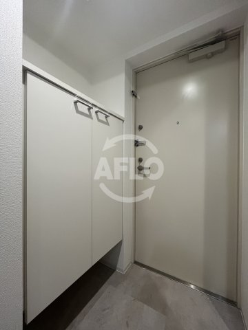 セレニテ江坂グランデの玄関写真