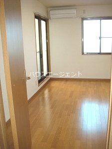 居室・リビング　明るい居室です☆
