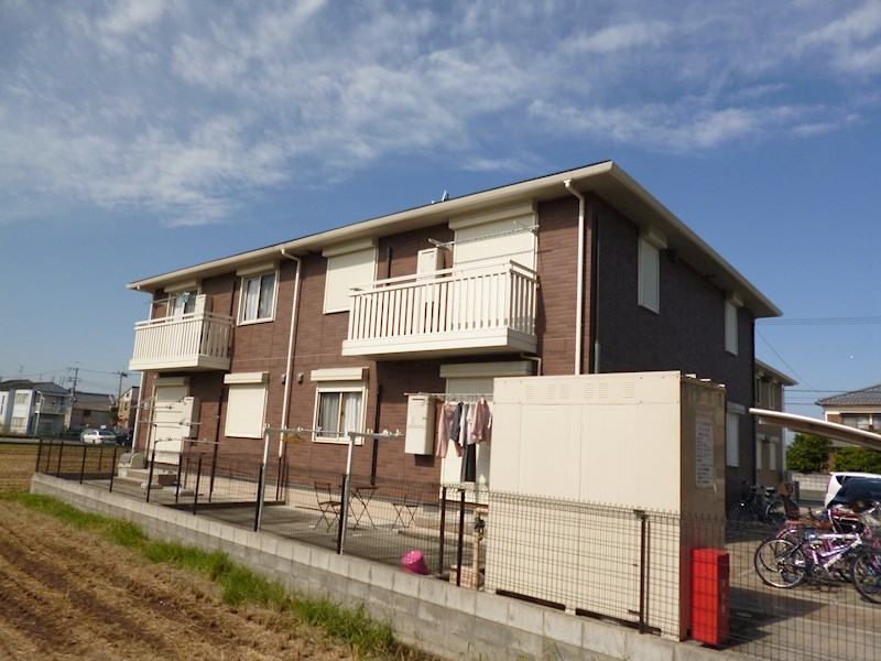 建物外観　ロイヤル倉治C棟