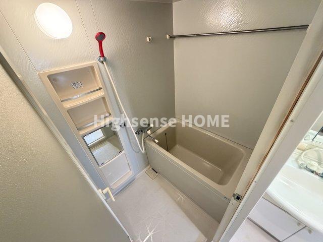 バス・シャワールーム　落ち着いた空間のお風呂です