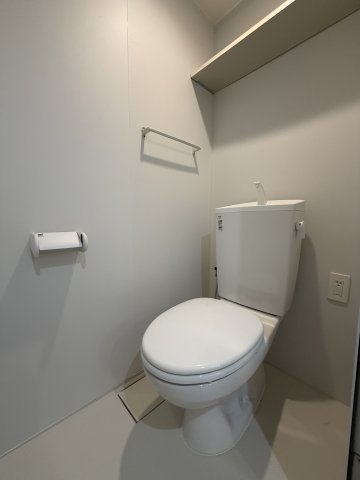 沖縄都市モノレール 旭橋駅 徒歩8分 5階建 築6年のトイレ写真