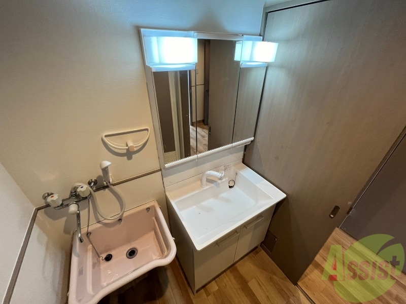洗面設備　独立洗面台です。大きくてよいですね。シャンプーもできます！