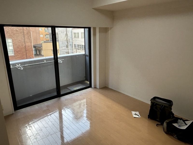 グランティアラ新御徒町アジールコートの居間写真