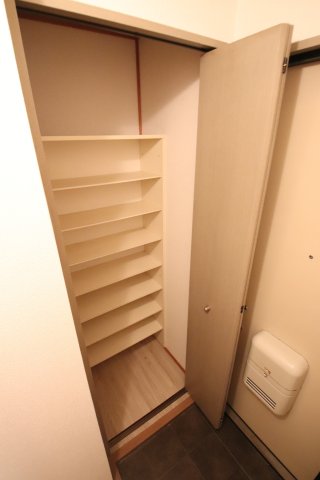 収納　シューズボックス