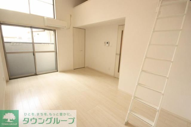 Square styleの居間写真