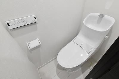 京王線 代田橋駅 徒歩2分 3階建 築6年のトイレ写真