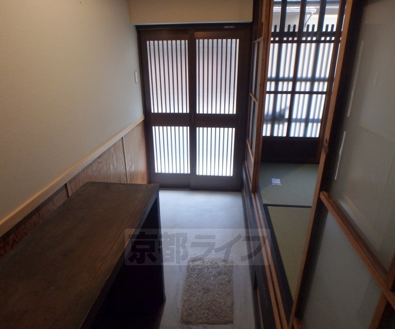 玄関　コンクリート土間の玄関です。
