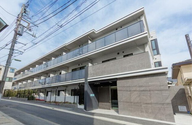 建物外観　ネット無料。ネット無料なら月々実質4000円程度のコストがか