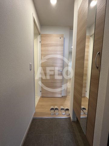 玄関　La Suite上町台（ラ スイート上町台）　玄関