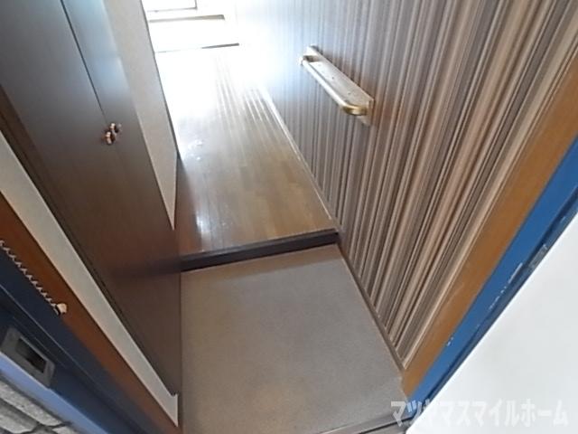 OKハイツ8号館の玄関写真